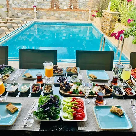 Livia Garden فندق سلجوك