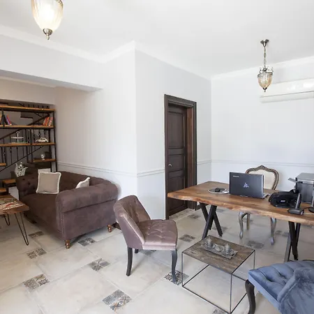 Livia Garden Szálloda *