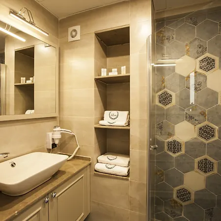 فندق Livia Garden *