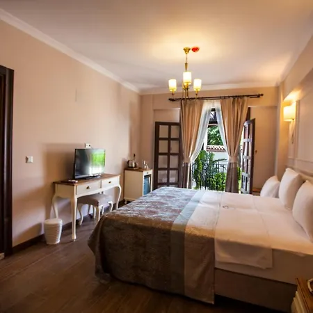 Livia Garden Szálloda *