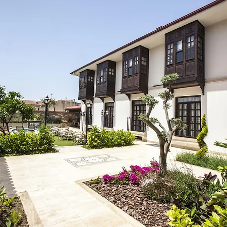 מלון Livia Garden